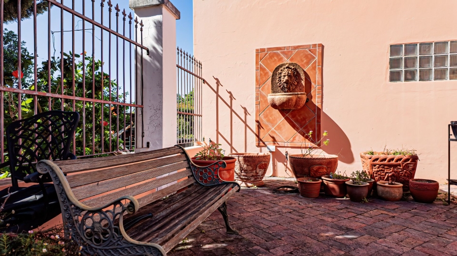 5 Bedroom Property for Sale in The Island Western Cape